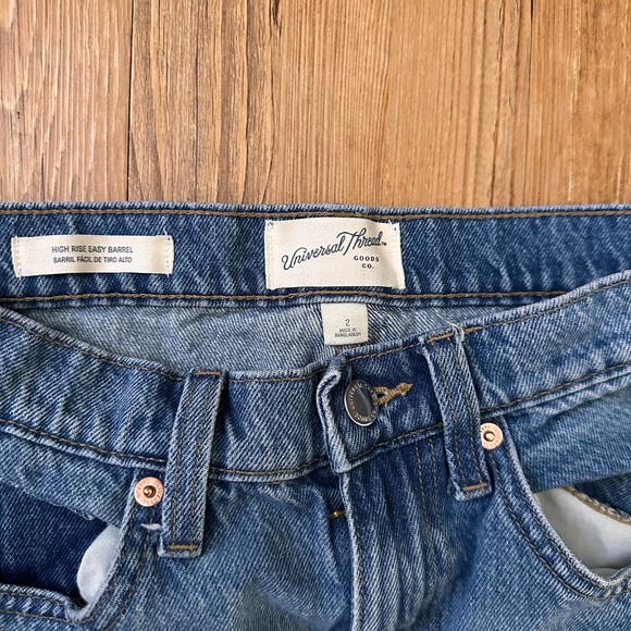 Universal Thread Blue High-Rise Jeans - Picture 4 of 6